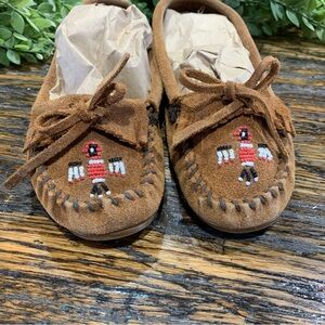 Minnetonka Moccasins Leather 10 Beaded Beads Ties Cute Comfy